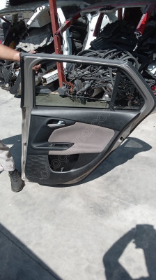 fiat egea 2018 sw sağ arka  kapı döşemesi  (son fiyat)