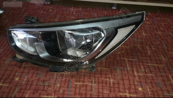 Hyundai Accent Blue İçin Çıkma Sağ Ön Far Parçası