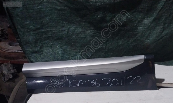 80A853970 orj hatasız audi Q5 sağ arka kapı bandı