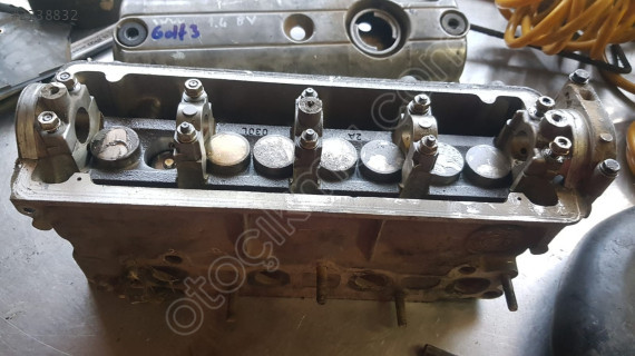 Volkswagen Golf 3 1.4 8V Silindir Kapağı çıkma