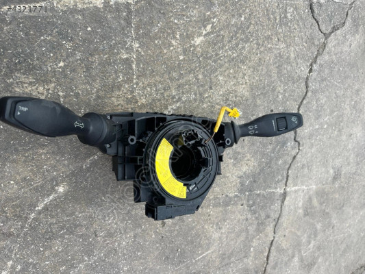 FORD FİESTA SİLGİ SİNYAL KOLU