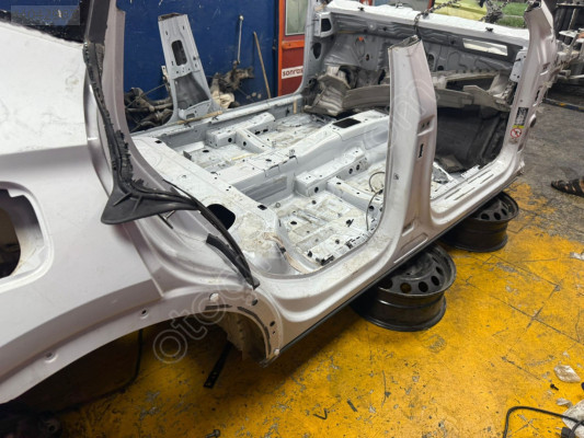 2021-25 CUPRA FORMENTOR SAĞ/SOL MARŞBİYEL ORTA DİREK HATASIZ