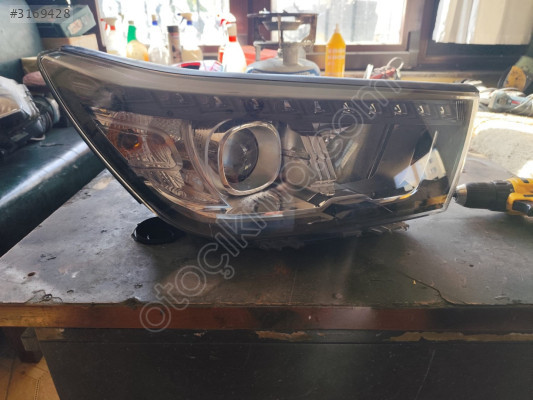 8310235300 SSANGYONG TİVOLİ SAĞ FAR