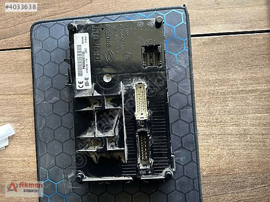 Renoult clio 2 Merkezi elektronik P8200207135