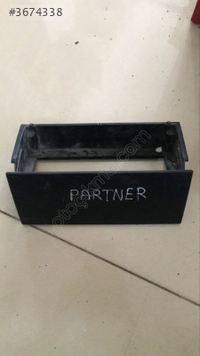PARTNER BERLİNGO TEYP YERİ ORJ ÇIKMA