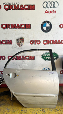 TOYOTA COROLLA SAĞ ARKA KAPI