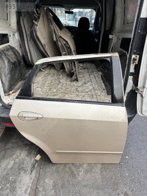 Linea sağ arka kapı