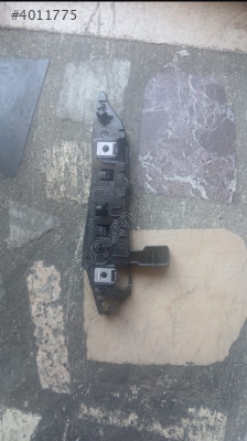 Peugeot 5008 arka tampon braketi 9810975480