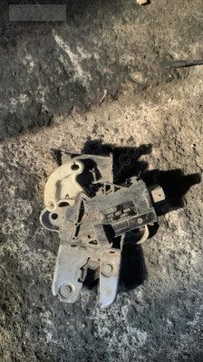 4E5827505D audi a4 bagaj kilidi