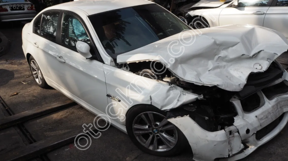 BMW 3 Serisi E90 için Ön Panel Tampon Demiri ve Far Sacı Maske