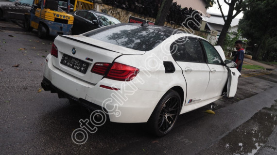BMW 5 Serisi F10  İçin Ön Beşik, Arka Dingil, Sağ-Sol Salıncak v