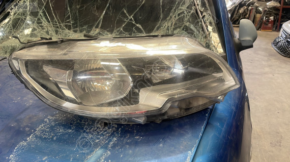 Peugeot 301 sağ ön far