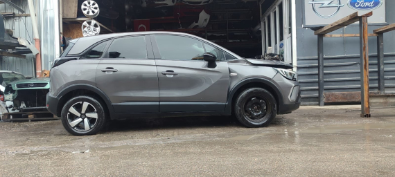 Opel Crossland sağ ön kapı ve diğer kaporta parçaları