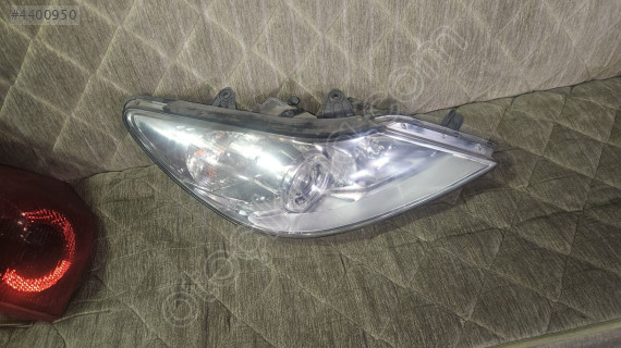 Hyundai Genesis sağ far