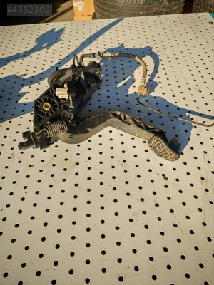 COURIER 1.0.BENZIN FREN DEBRIYAJ GAZ PEDAL-DÜZCE ÇIKMA