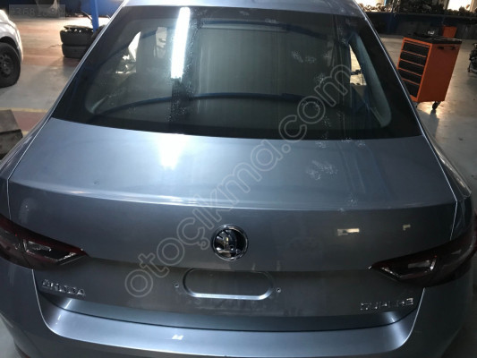 SKODA SUPER B 2018 GRİ BAGAJ KAPAĞI SÖKME ORJINAL