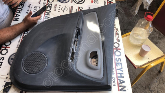 67613-0D560 Toyota Yarıs 2015 sol arka kapı döşemesi