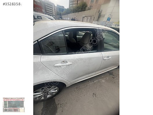 TOYOTA COROLLA SAĞ ARKA KAPI SÖKME ORJİNAL YEDEK PARÇA