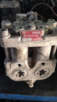BMW SERIE 7 (E32)  0265201020 ABS beyni