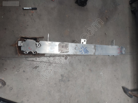 Citroen C5 2009 2013 ön tampon demiri