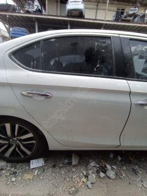 2021-22 HONDA CİTY ORİJİNAL ÇIKMA BEYAZ SAĞ ARKA KAPI