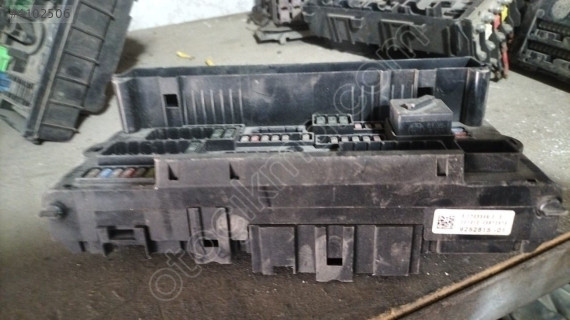 9252815 9252815 01 BMW 5 Series F10 F11 sigorta kutusu Sam beyni