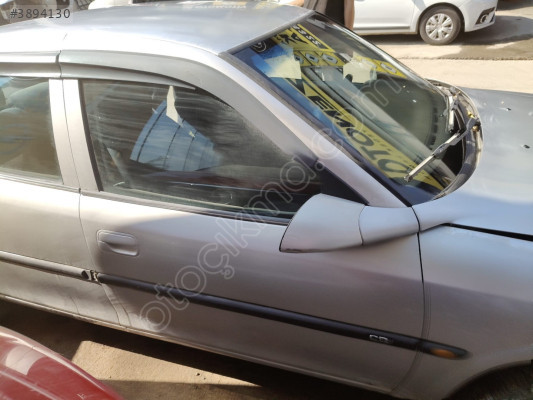 Opel Vectra B Çıkma Sağ Ön Kapı - GM