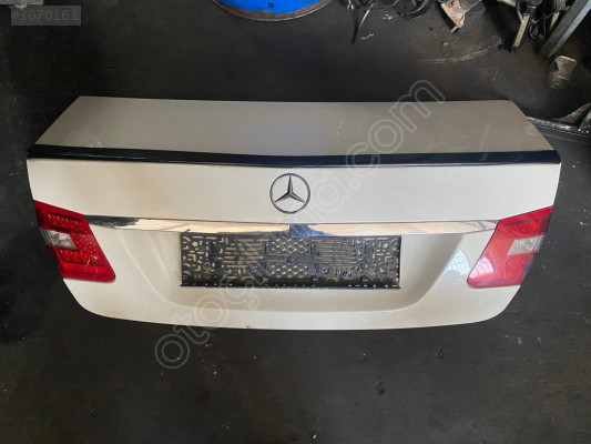 E350 BAGAJ KAPAĞI HATASIZ BOYASIZ ORJİNAL ÇIKMA PARÇA