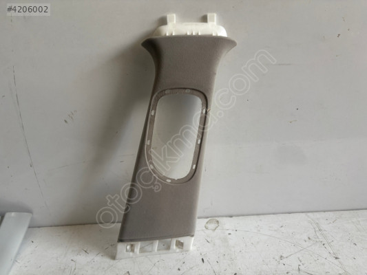 RENAULT MEGANE 2 SAĞ ORTA DİREK ÜST BAKALİTİ