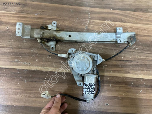 MİTSUBİSHİ LANCER SOL ARKA KAPI CAM KRİKOSU 1990 MODEL