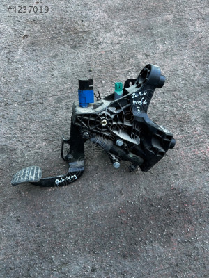 2020 trafic debriyaj pedalı