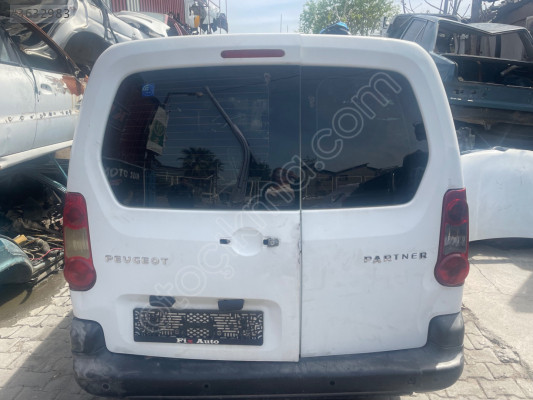 Peugeot partneri tepe sağ sol arka bagaj kapağı