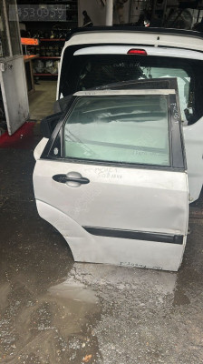 FORD FOCUS SEDAN SAĞ ARKA KAPI KONUK OTO