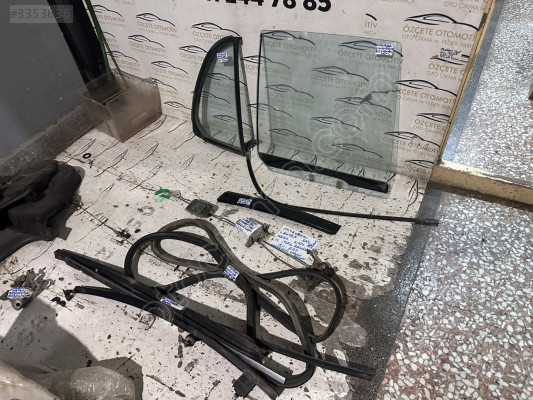 MİTSUBİSHİ LANCER SAĞ ARKA KAPI CAM FİTİLİ VE LASTİĞİ 90 MODEL