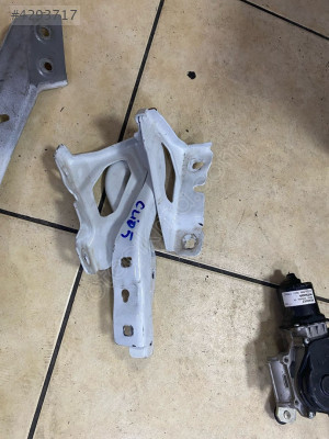 RENAULT CLİO 5 KAPUT MENTEŞESİ