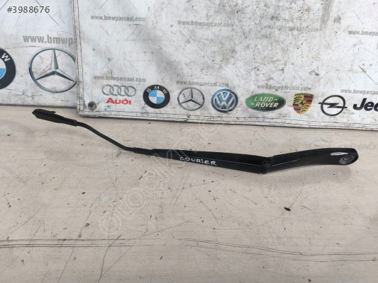 Ford Tourneo Courier Dış Silecek Kolu