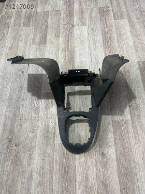 WOLKSWAGEN CADDY ORTA KONSOL BRAKETİ  2K1863475