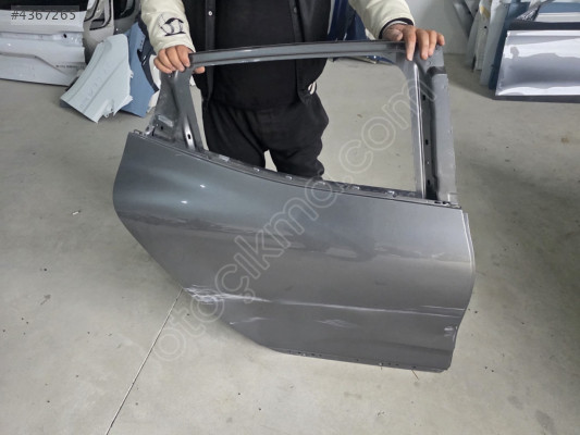 2020/2024 RENAULT CLİO 5 GRİ SAĞ ARKA KAPI ORJINAL