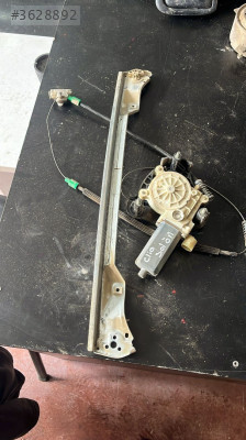 Renault Clio 2 sol ön cam krikosu