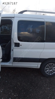 Peugeot Partner Berlingo sol sürgülü kapı  çıkma