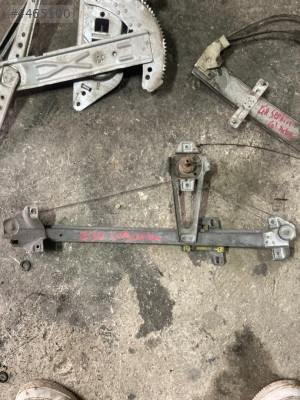 BMW E30 sağ arka cam kirkosu