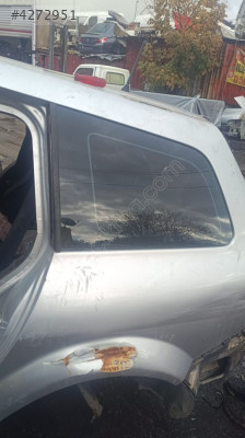 Megan 2 arka kelebek camlari çıkma sağlam