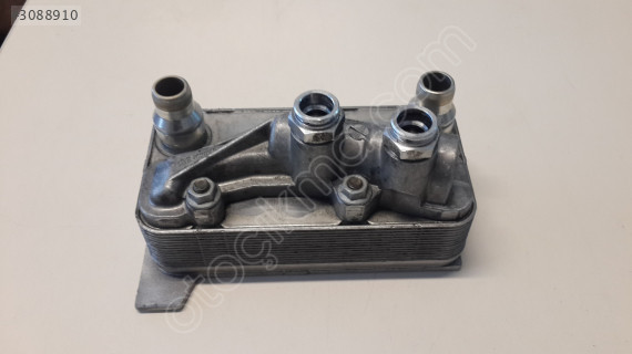 Mercedes C 205 YAĞ SOĞUTUCU A0995001900