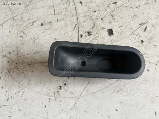 RENAULT MEGANE 2 SAĞ ÖN KAPI İÇ CEKME YERİ