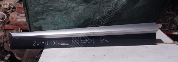 80A853960 orj hatasız audi Q5 s-line sol ön kapı bandı