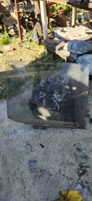 Skoda favorit sağ arka kapı camı