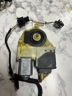 VW PASSAT B6,B7 ÇIKMA ORJİNAL SAĞ ARKA CAM MOTORU