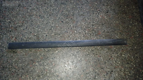 Skoda Felicia sol ön kapı çıtası