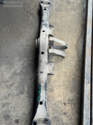 VOLKSWAGEN TOUAREG RADYATÖR ALT TRAVERSİ