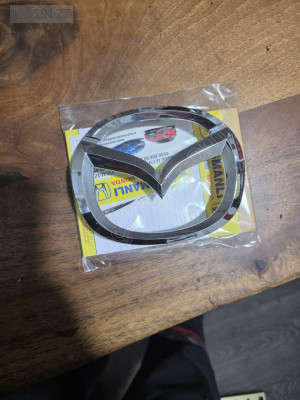 Mazda 3 panjur arması